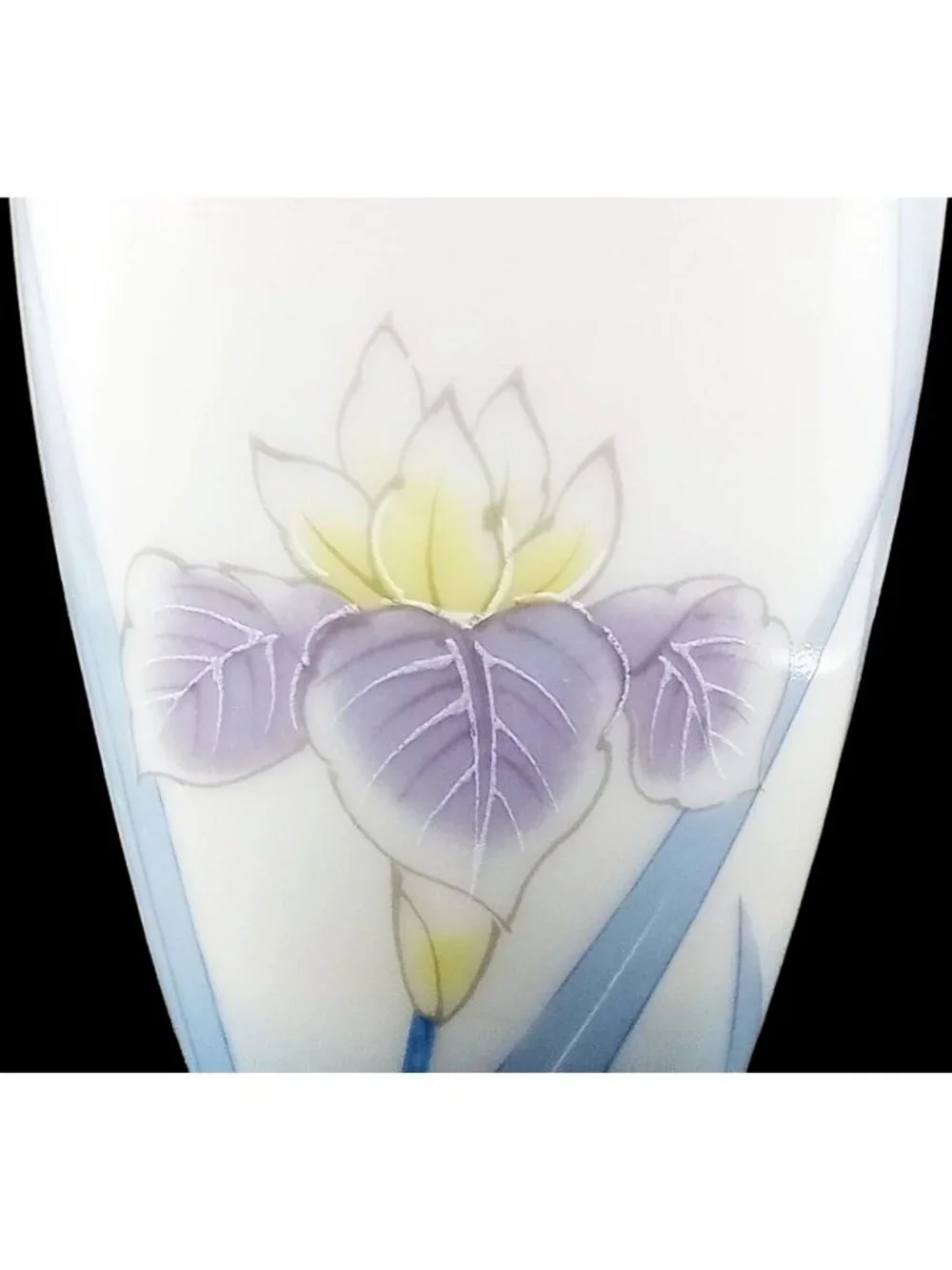 Japanese Porcelain Vase Vintage Kozan Gama Blue Iris Floral Gold Trim 6.75